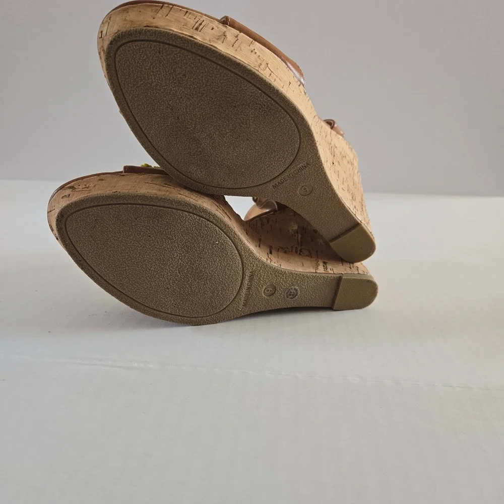 Arizona Jean Co‎ Tan Faux Leather Beaded Wedge Sandals Women Size 9